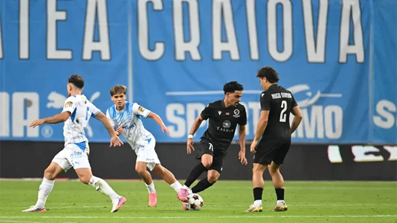 Players competing during Ararat-Armenia vs Craiova match