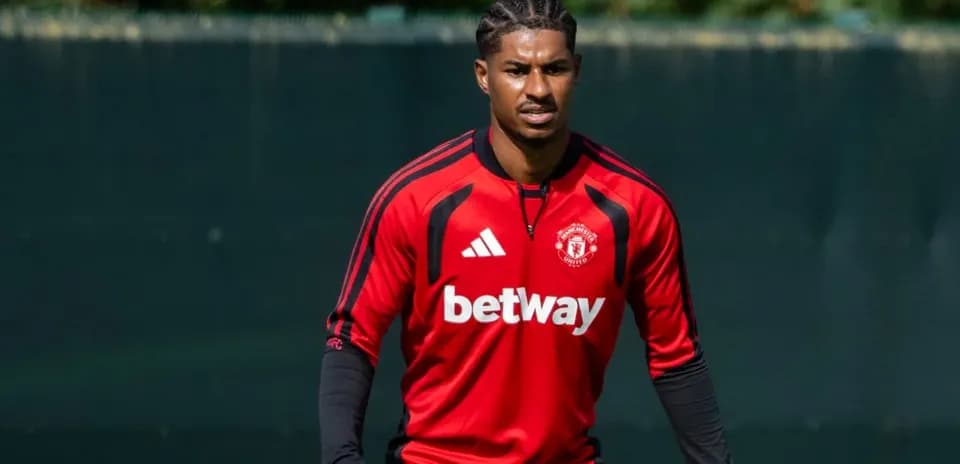 Player training in Manchester United red kit