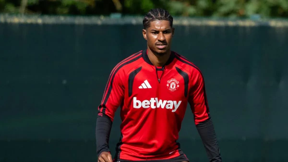 Player training in Manchester United red kit