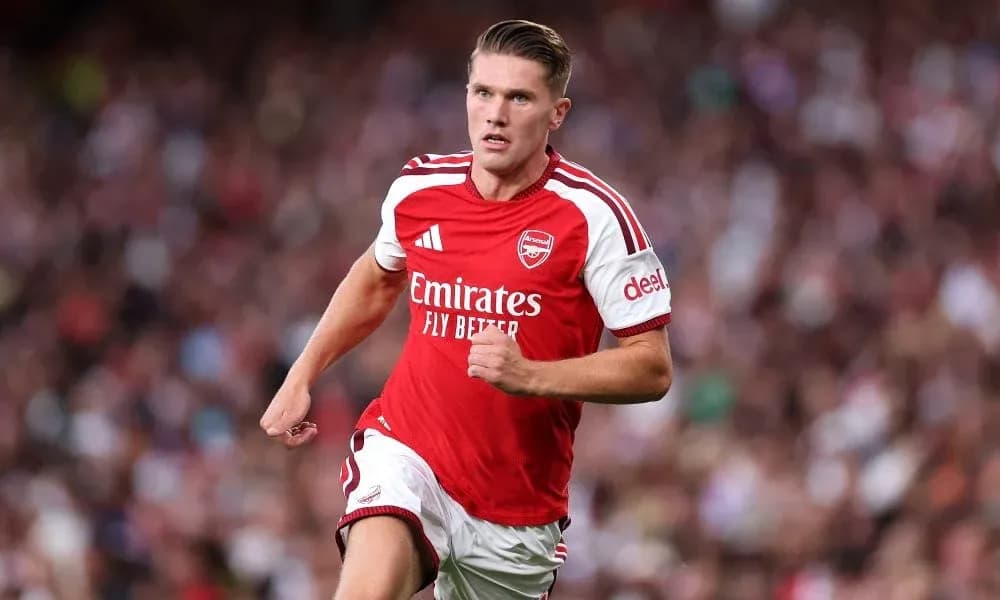 Player in Arsenal kit running during match