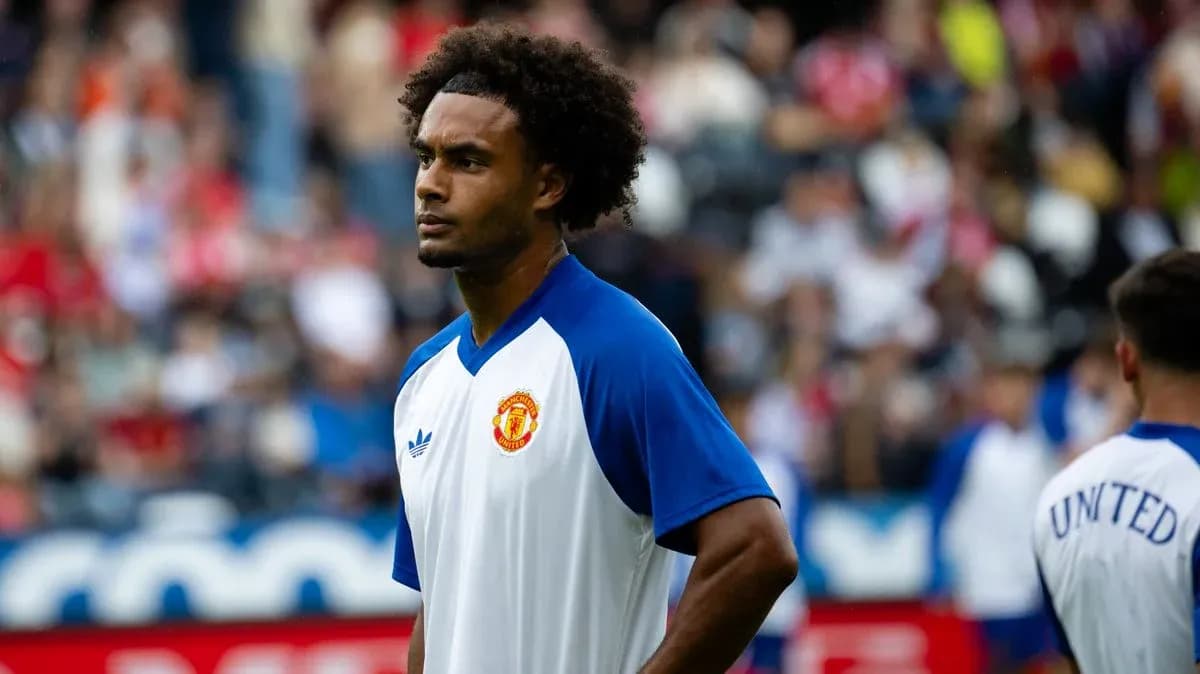 Player warming up before a match for Manchester United