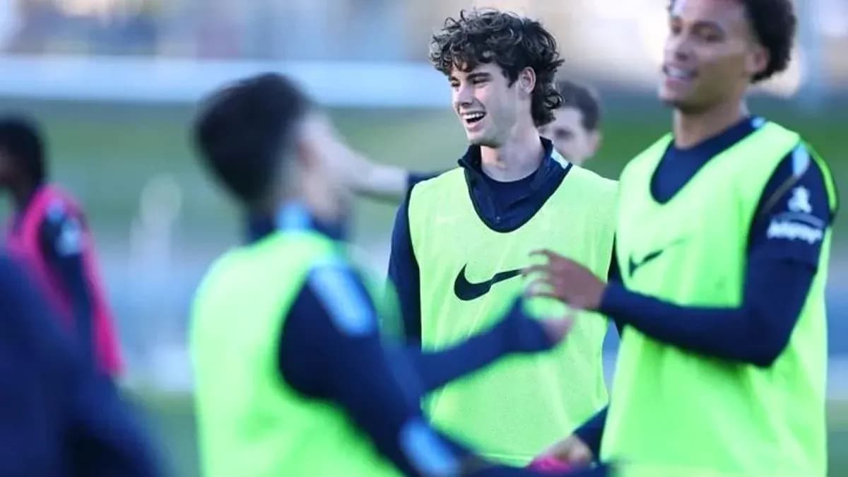 Players in training session wearing green vests