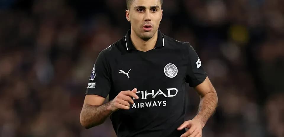 Player running in Manchester City black kit
