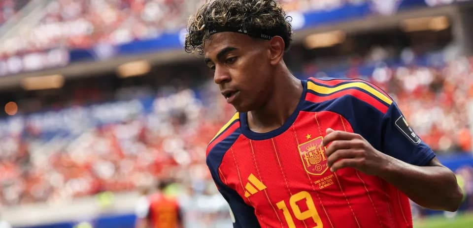 Player in Spain jersey running on field