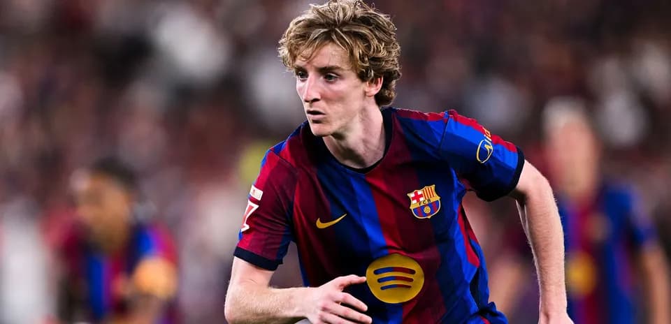 Player running during a FC Barcelona match