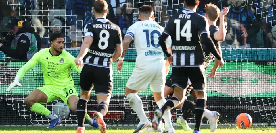 Udinese goalkeeper saving a shot during match