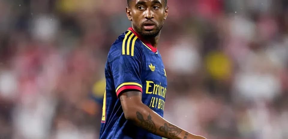 Player in Arsenal jersey during match action
