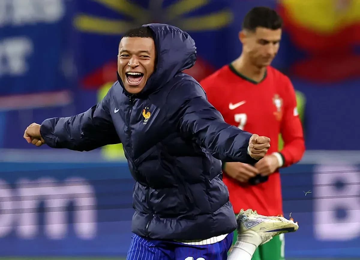 Kylian Mbappé celebrating on the field during match