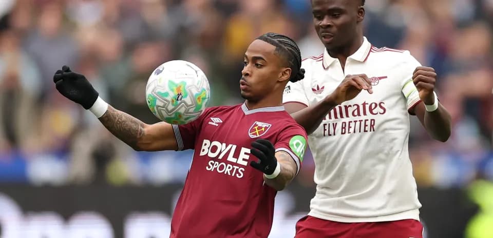 West Ham and Arsenal players contesting for the ball