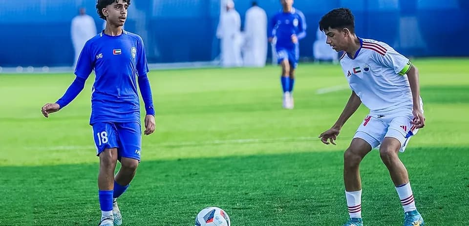Players from Ittihad Kalba and Al Nasr in match