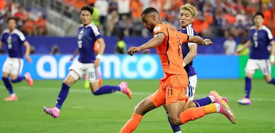 Dutch player shooting during match against Japan