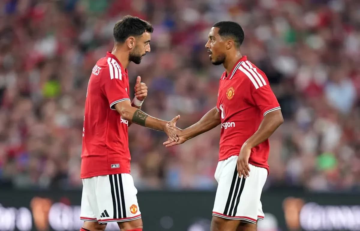 Two Manchester United players discussing on the field