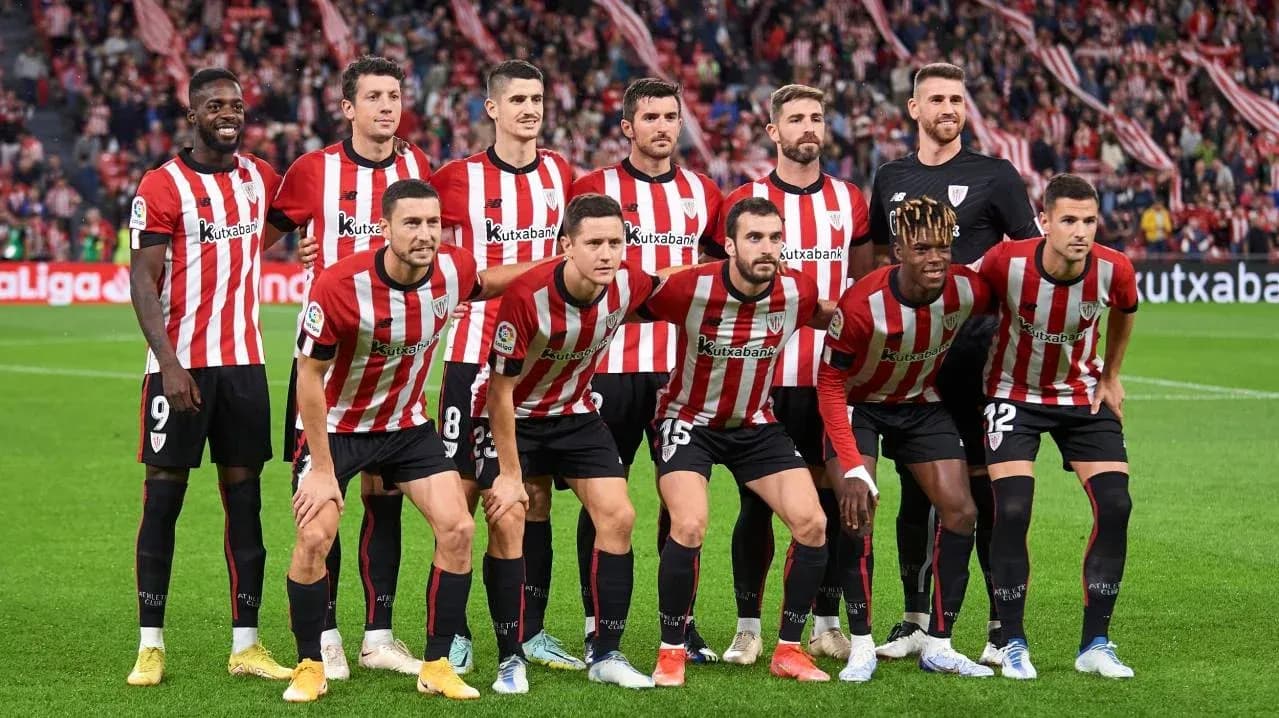 Athletic Club players posing for team photo