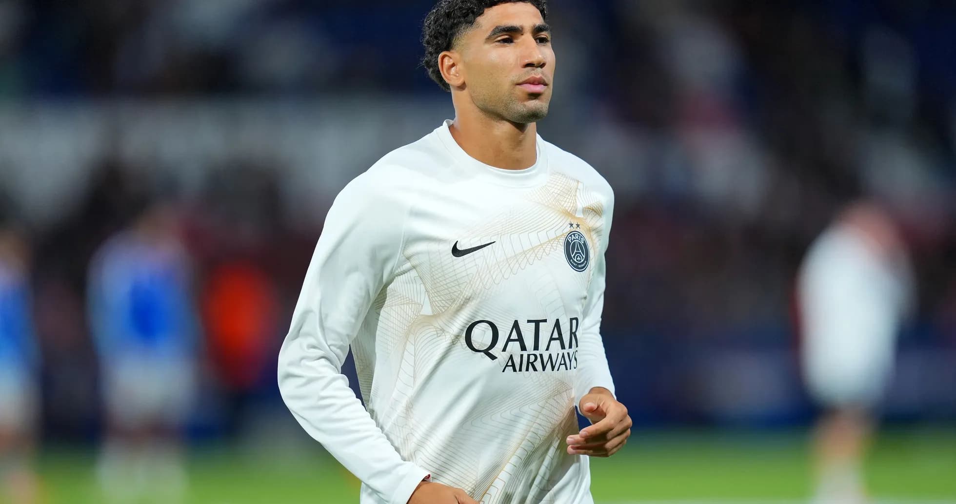Player in PSG kit warming up before match
