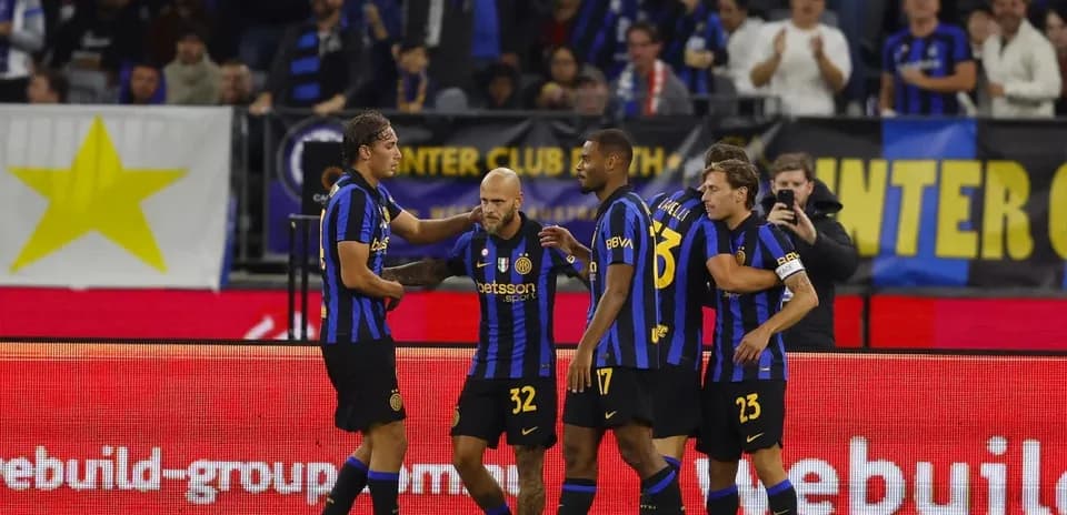 Inter Milan players celebrating a goal together