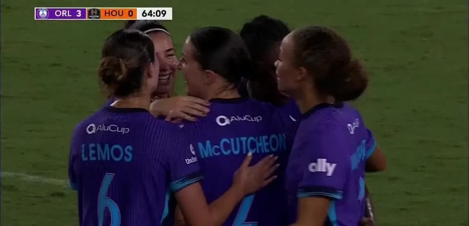 Orlando Pride players celebrating a goal