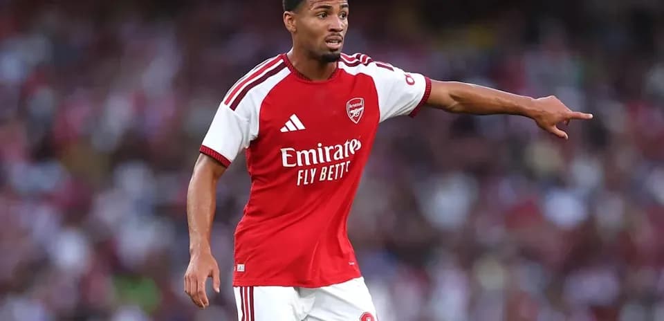 Arsenal player directing teammates during match