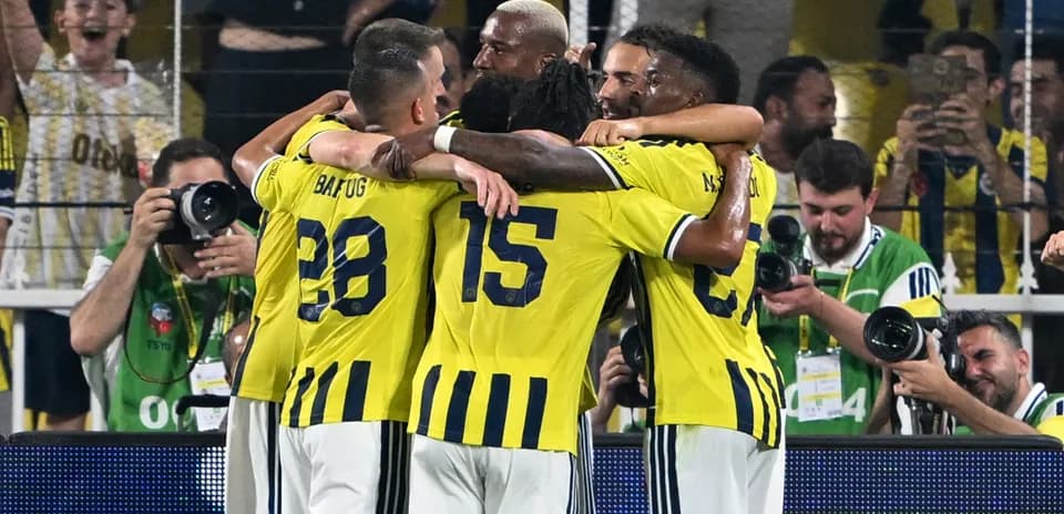 Fenerbahçe players celebrating a goal