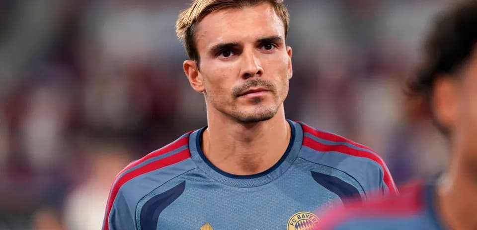 Player in Bayern Munich kit during warm-up