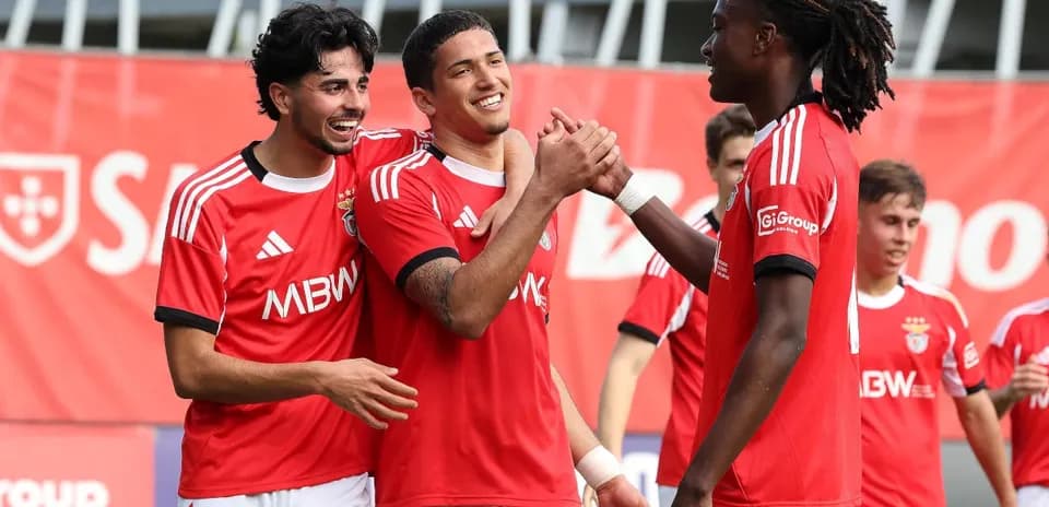 Benfica players celebrating a goal