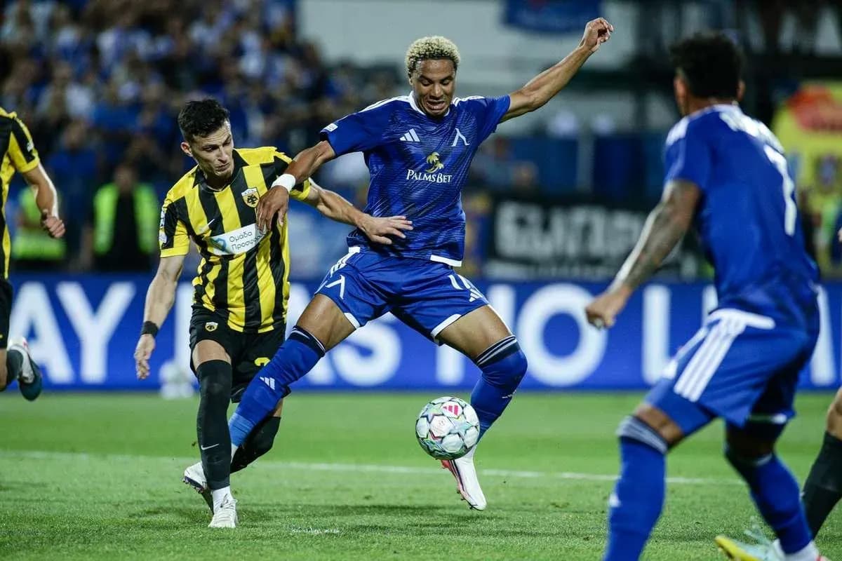 Levski Sofia player challenges AEK Athens opponent