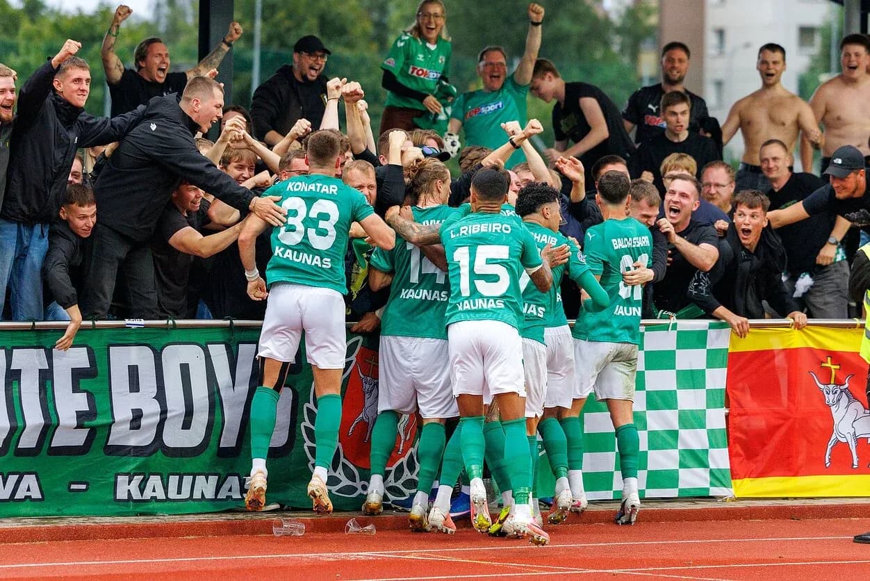 Kauno Žalgiris players celebrating with fans