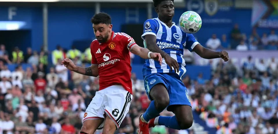 Bruno Fernandes and Brighton player contesting for the ball