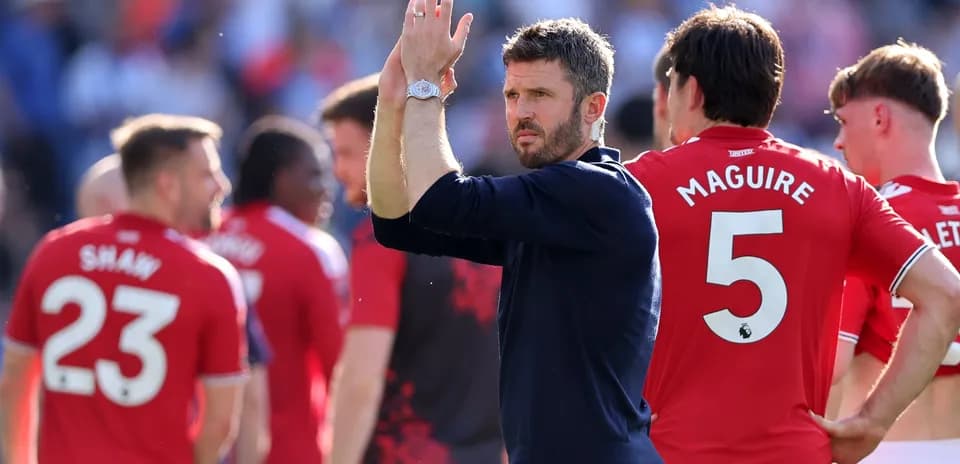 Manager applauding players after match conclusion