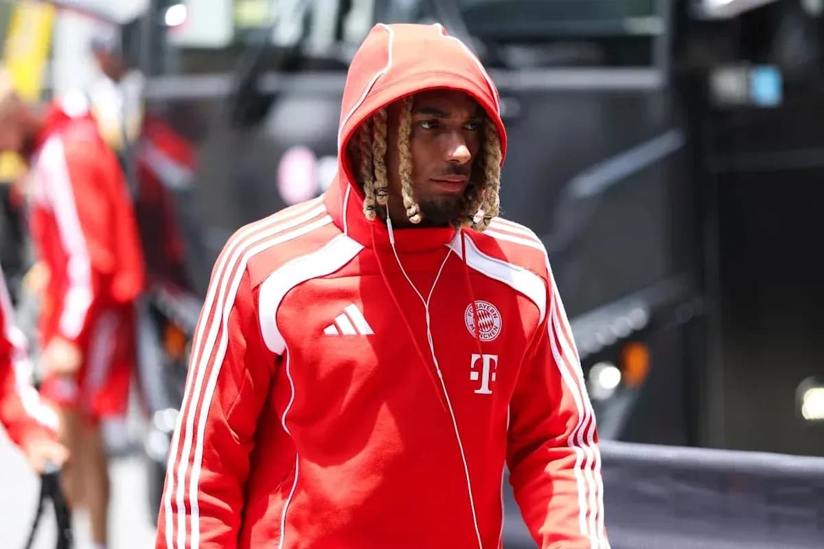 Player in red Bayern Munich tracksuit walking