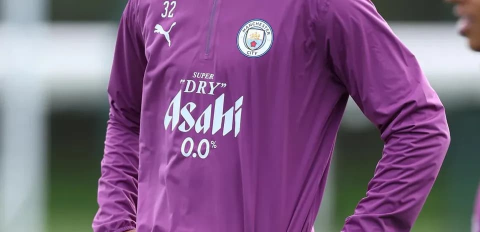 Player in Manchester City training kit during session