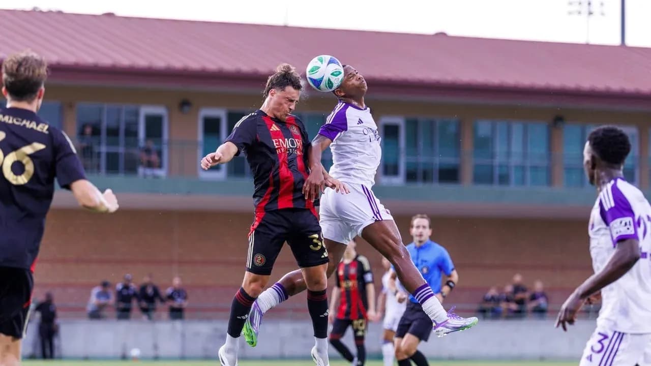 Players contesting for the ball during match