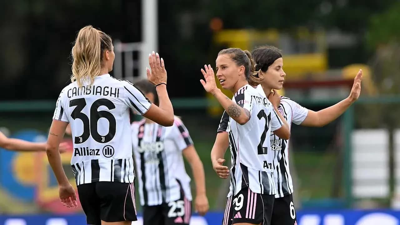 Juventus Women's players celebrating a goal