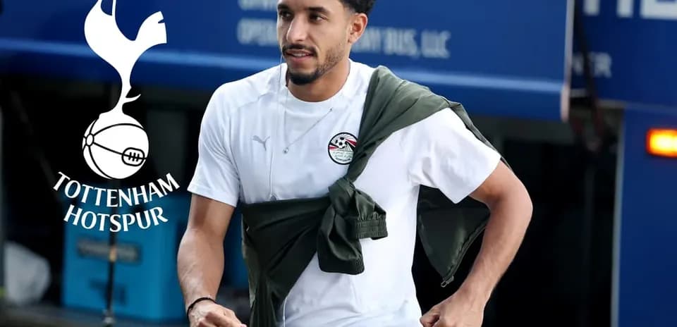 Player wearing Egyptian national team shirt arriving at venue