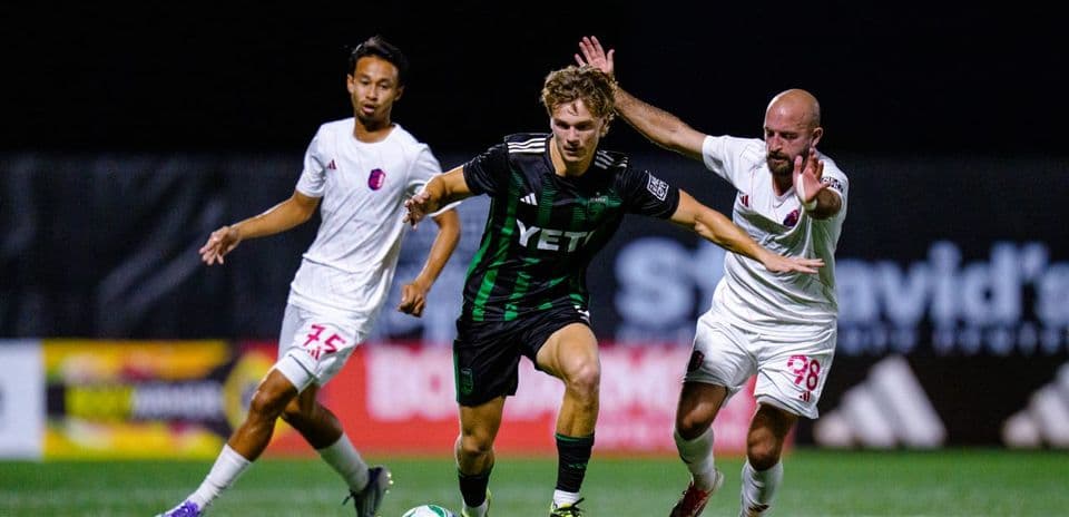 Austin II player dribbling past St. Louis City II defenders