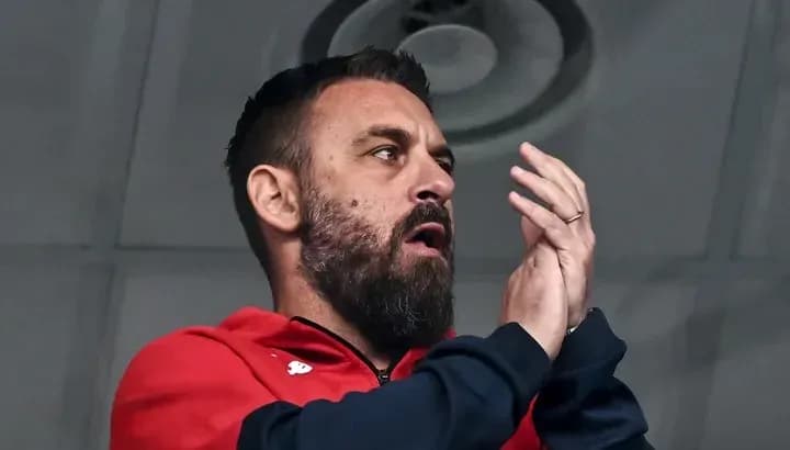 Man clapping in a sports setting