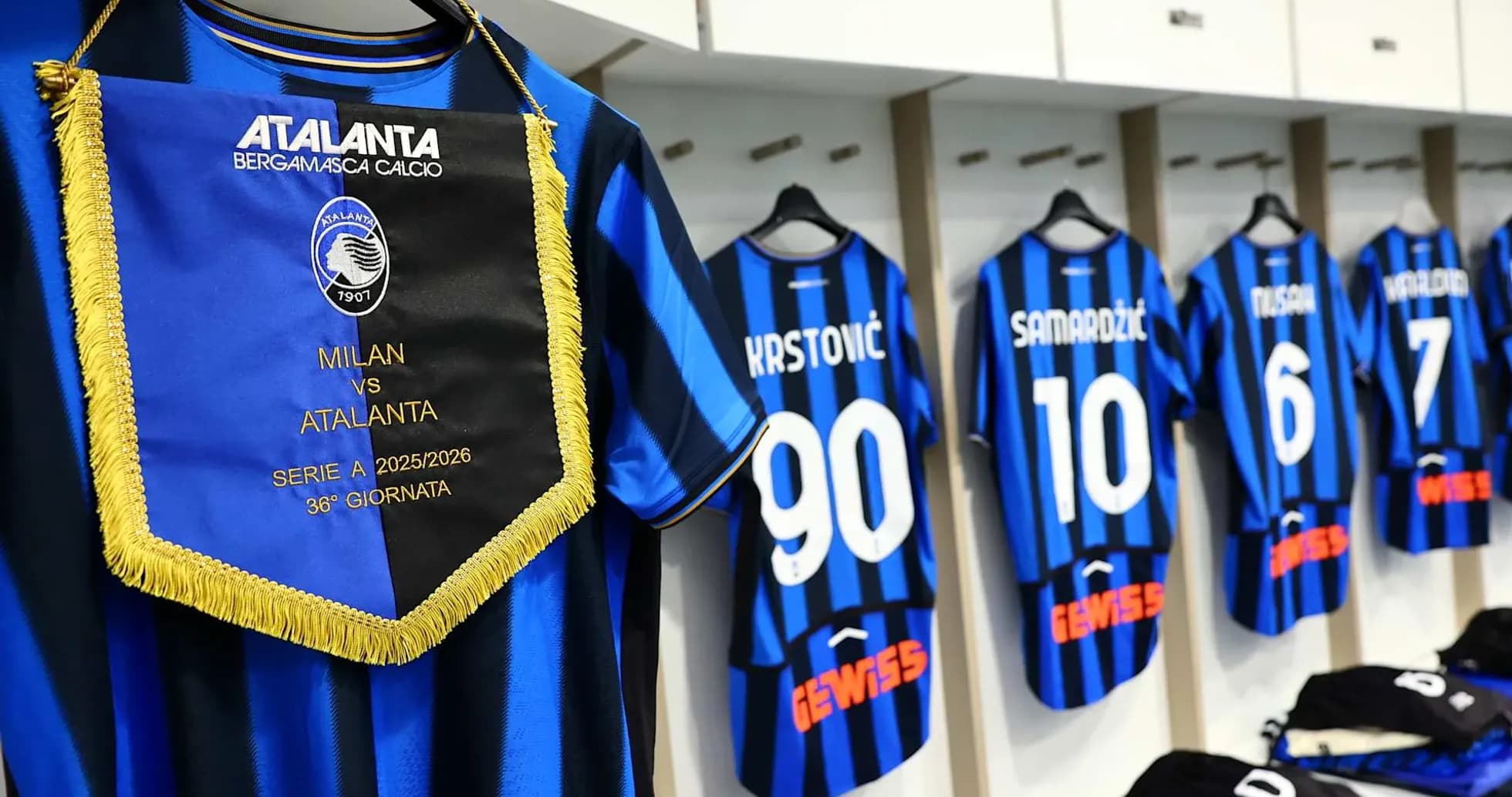 Atalanta jerseys and match banner in locker room