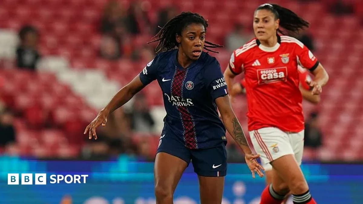 PSG player dribbling past Benfica defender during match