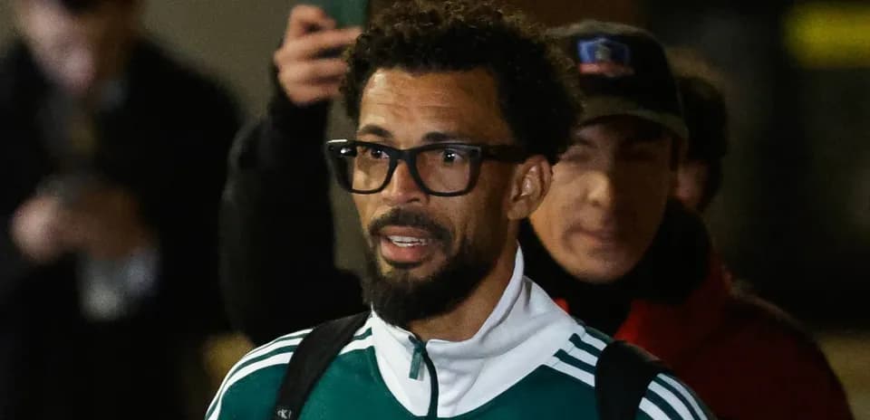 Player arriving at event wearing green tracksuit