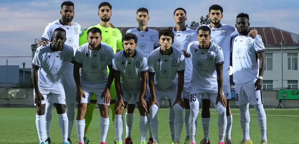 Ararat-Armenia team photo before the match