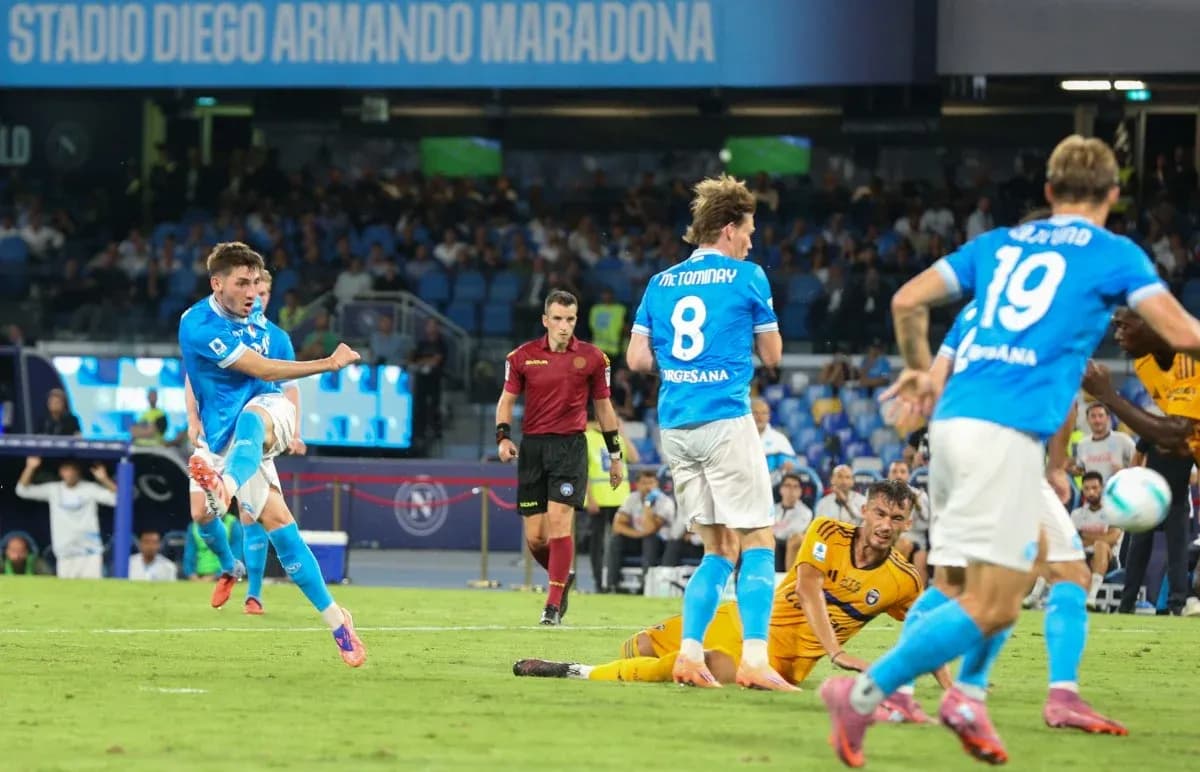 Napoli player shooting during Serie A match