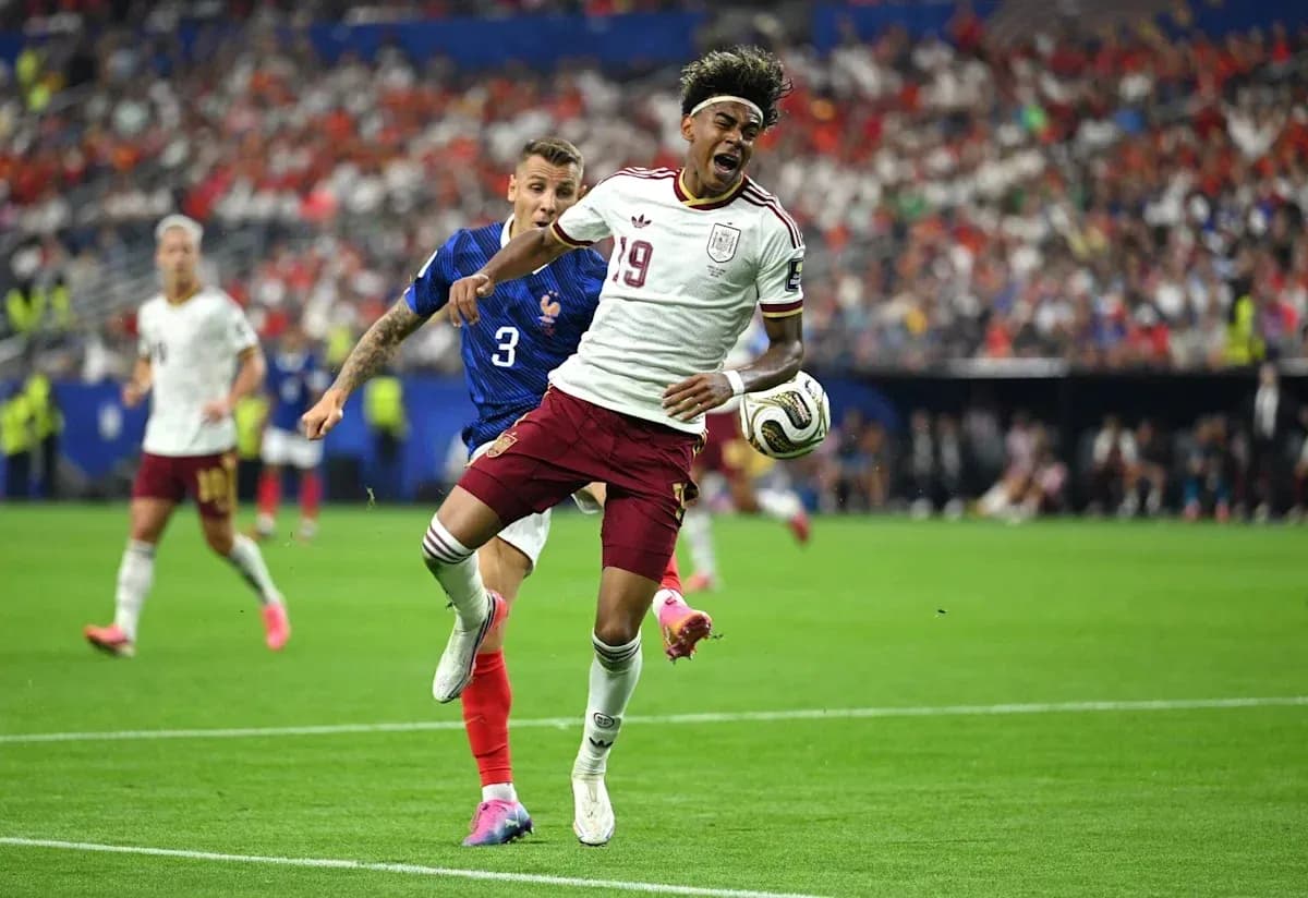 Spanish player dribbling past French defender during match