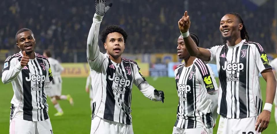Juventus players celebrating a goal during match