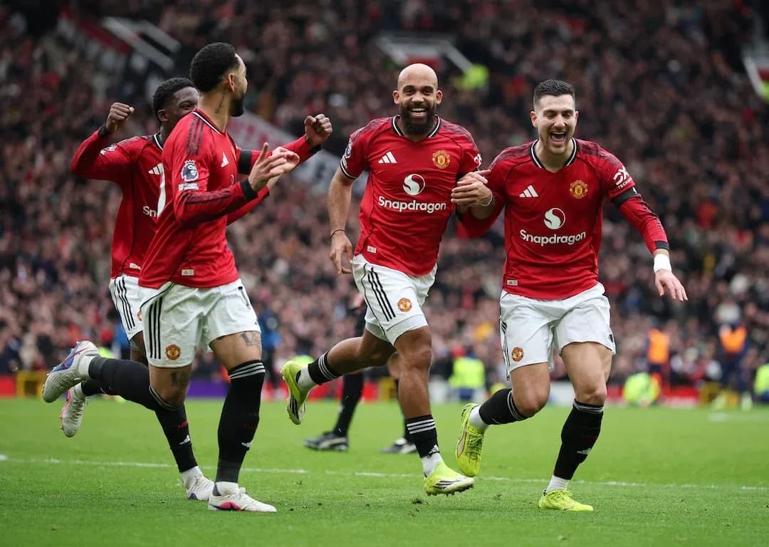 Manchester United players celebrating a goal