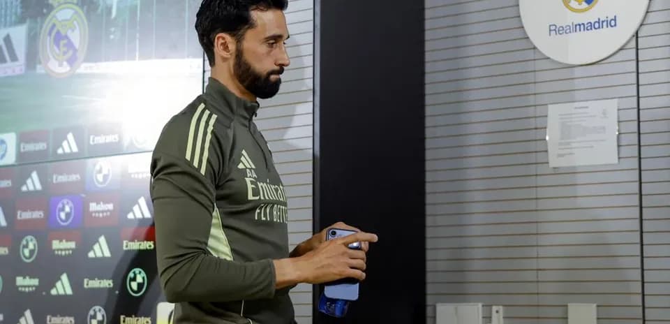 Player entering press room at Real Madrid