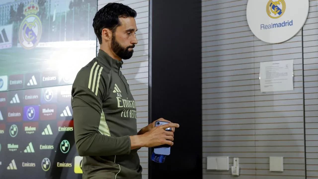 Player entering press room at Real Madrid