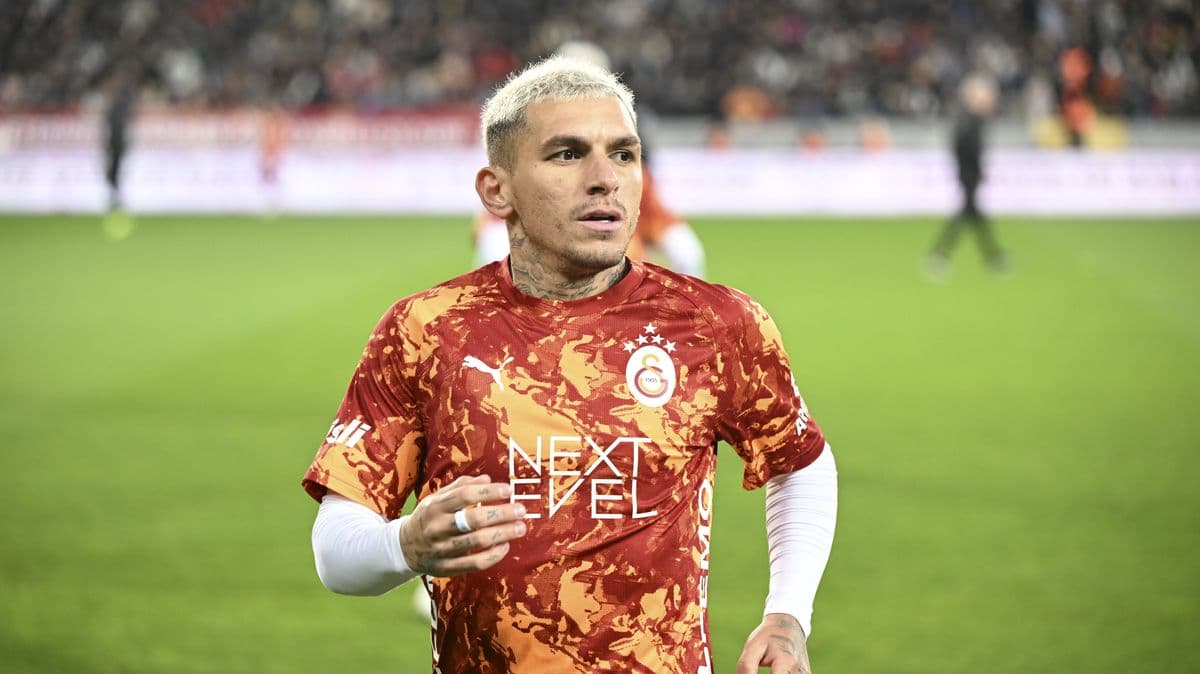 Player wearing Galatasaray jersey on the field