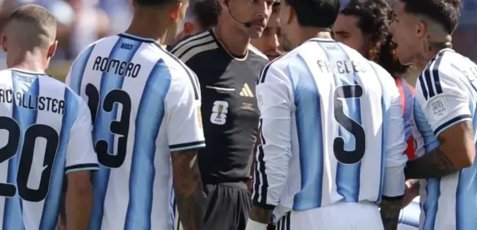 Argentinian players discussing with referee during match