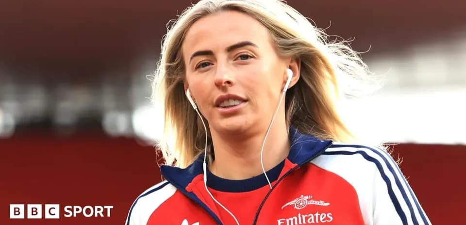 Player walking with headphones before the match
