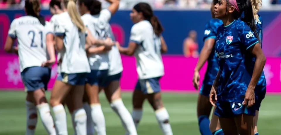 Players celebrating during Seattle Reign vs San Diego Wave match