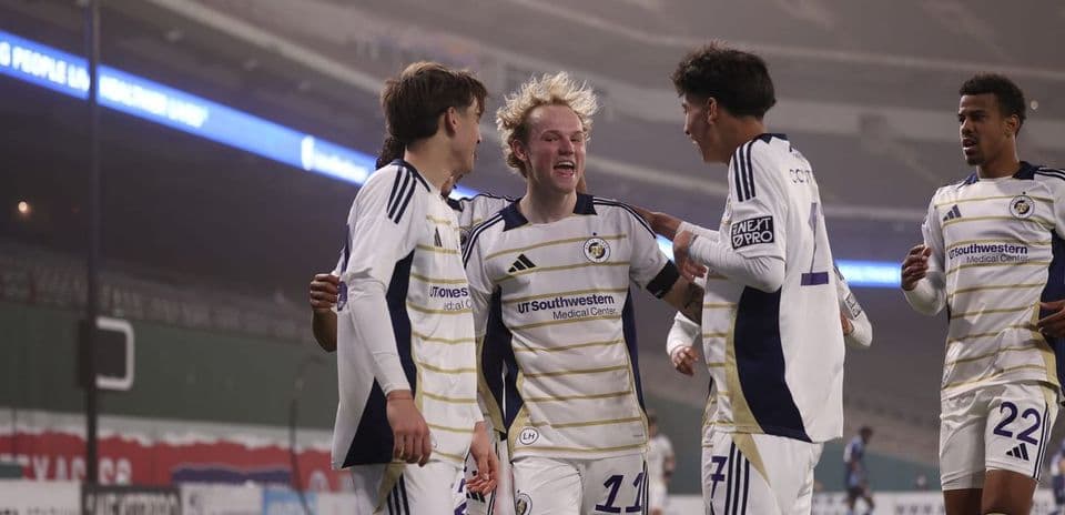 North Texas players celebrating a goal